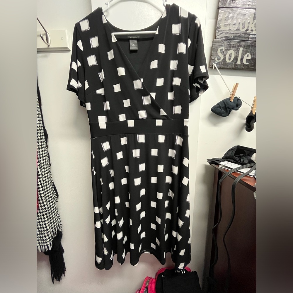 Black and white Ann Taylor dress